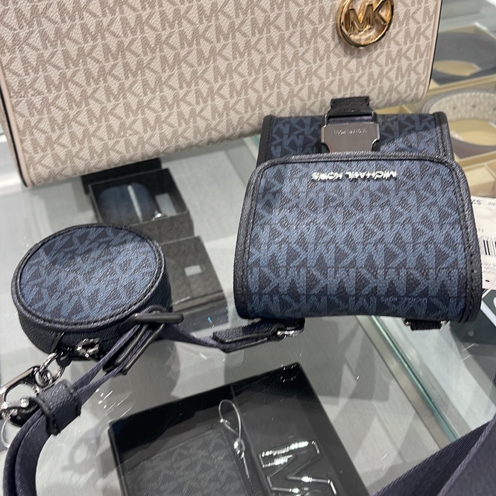 Michael Kors Cooper Slim Phone Crossbody Bag Coin Pouch MK Logo ADMRL/PLBLUE
NWT - Picture 5 of 16